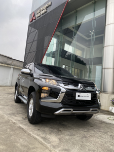 pajero glx 4x4 manual hitam tampak depan belakang samping dalam