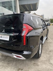 pajero glx 4x4 manual hitam tampak depan belakang samping dalam