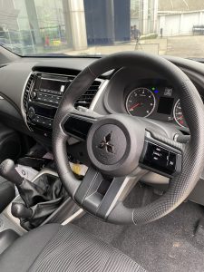 pajero glx 4x4 manual hitam tampak depan belakang samping dalam