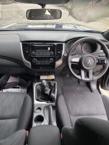 pajero glx 4x4 manual hitam tampak depan belakang samping dalam