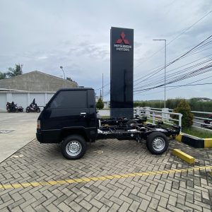 mitsubishi L300 Hitam at 2026 Tampak depan kanan kiri