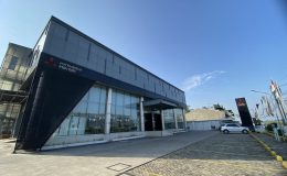 dealer Mitsubishi pondok cabe tampak luar